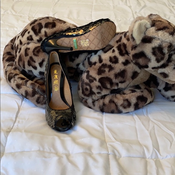 Shoes - Picture 2 of 3